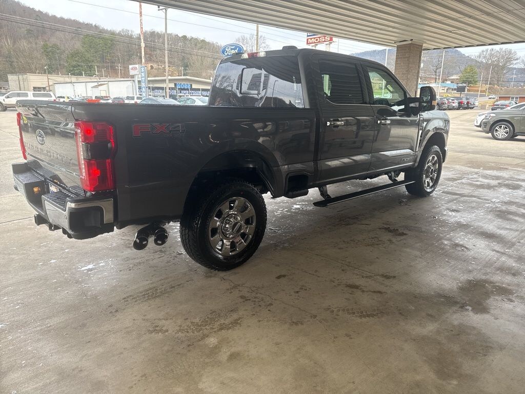 New 2026 Ford F-250SD Lariat Truck Crew Cab