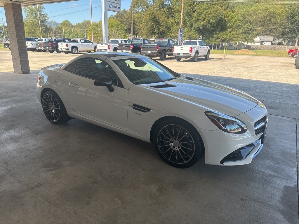 2017 Mercedes Benz SLC 43 AMG photo 3