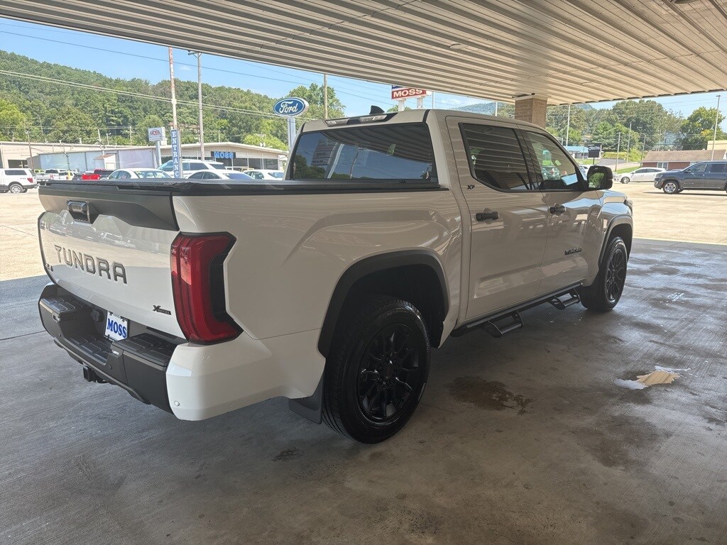 2022 Toyota Tundra SR5 CrewMax photo 4