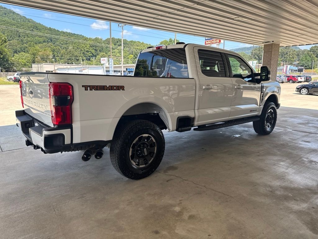 Used 2023 Ford F-250SD Lariat Truck Crew Cab