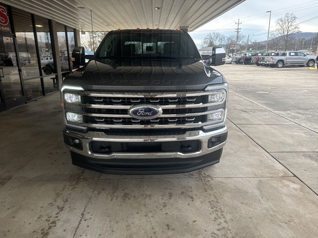New 2026 Ford F-250SD Lariat Truck Crew Cab