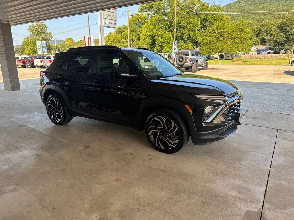 Used 2025 Chevrolet Trailblazer RS SUV