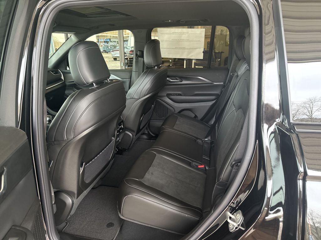 2025 Jeep Grand Cherokee Altitude - Photo 16