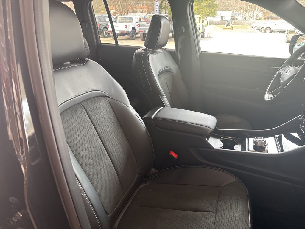 2025 Jeep Grand Cherokee Altitude - Photo 19