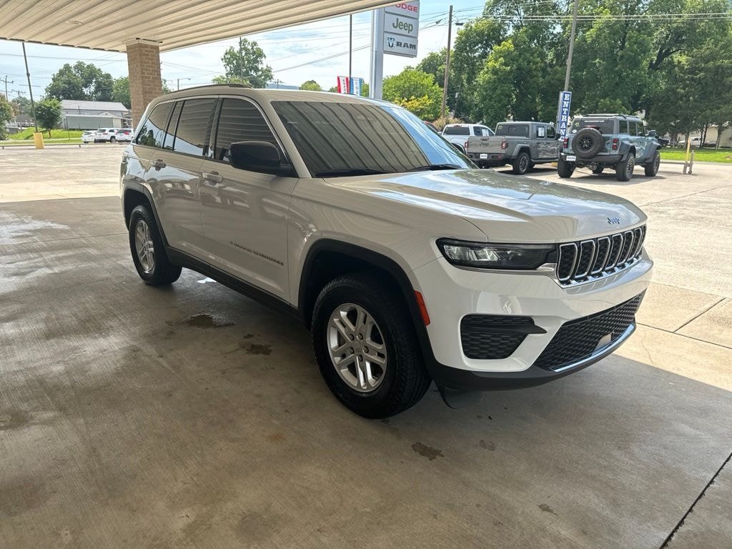 Used 2023 Jeep Grand Cherokee Laredo SUV