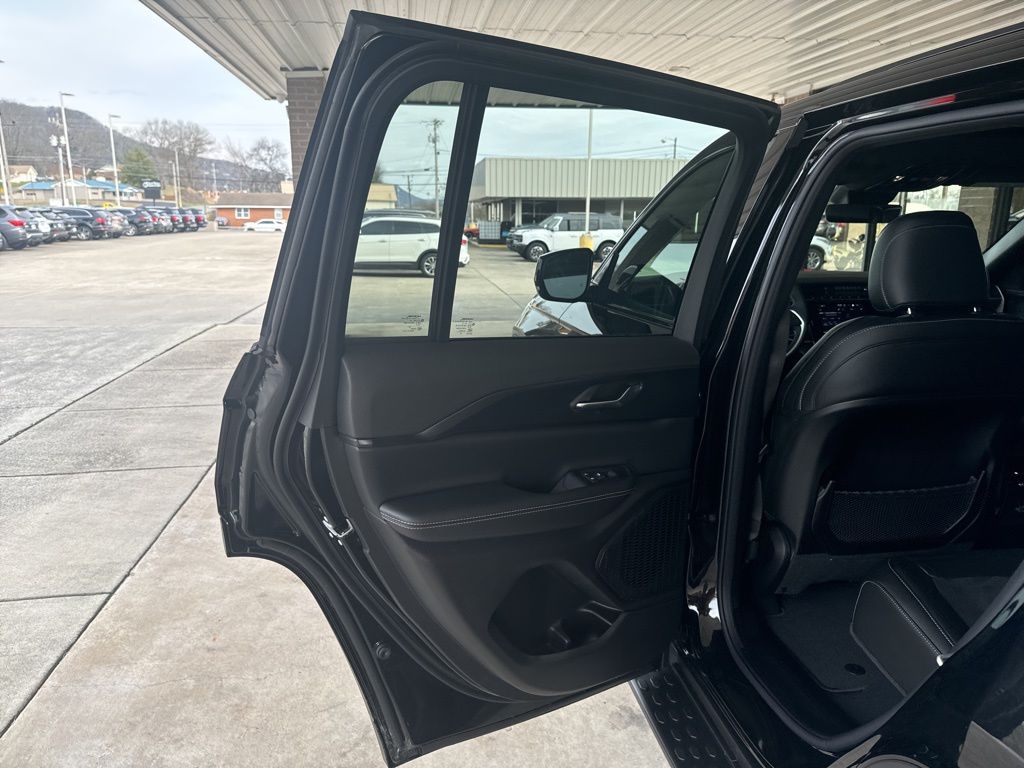 2025 Jeep Grand Cherokee Altitude - Photo 17