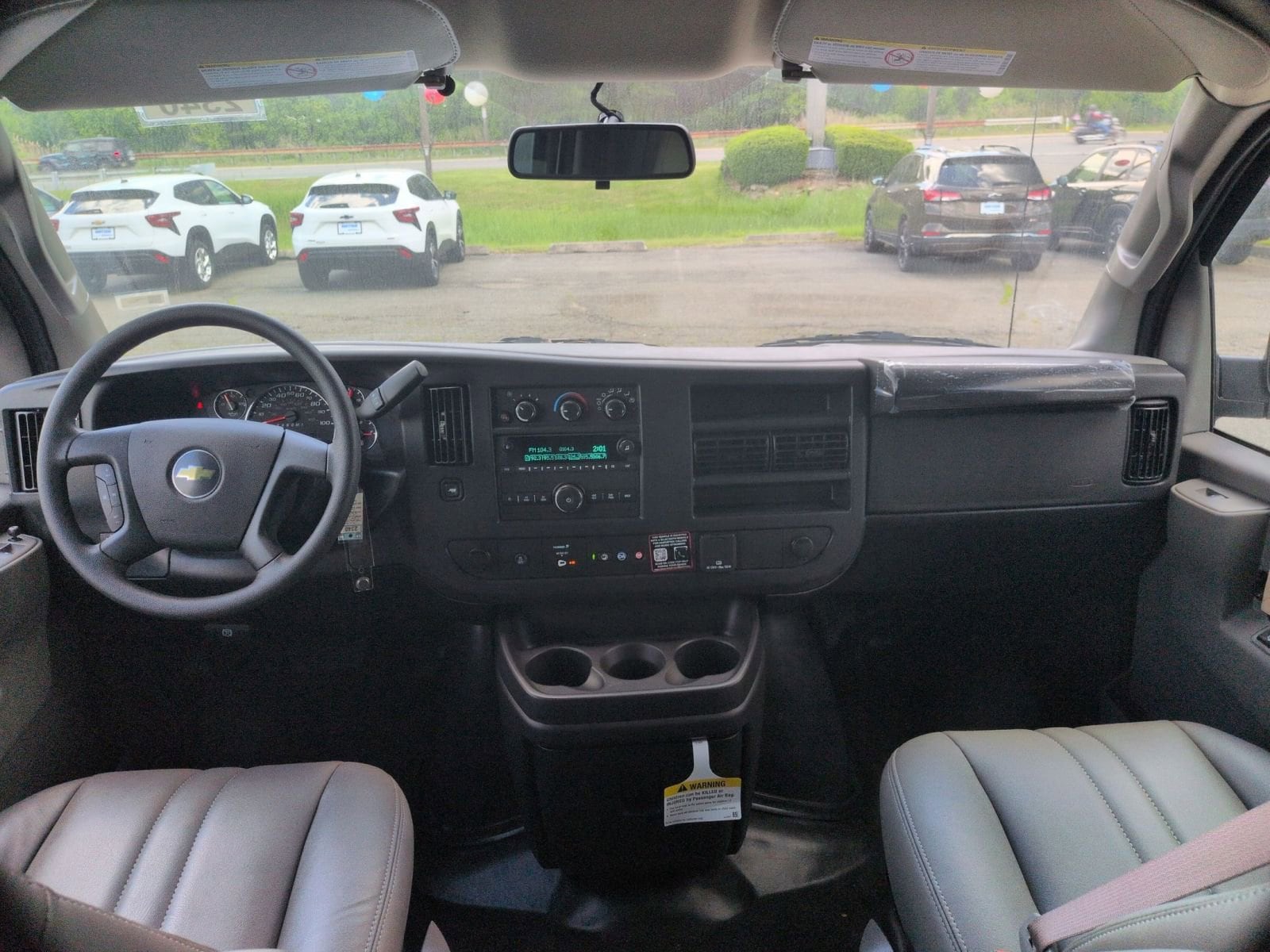 2025 Chevrolet Express Cargo Work Van - Photo 9
