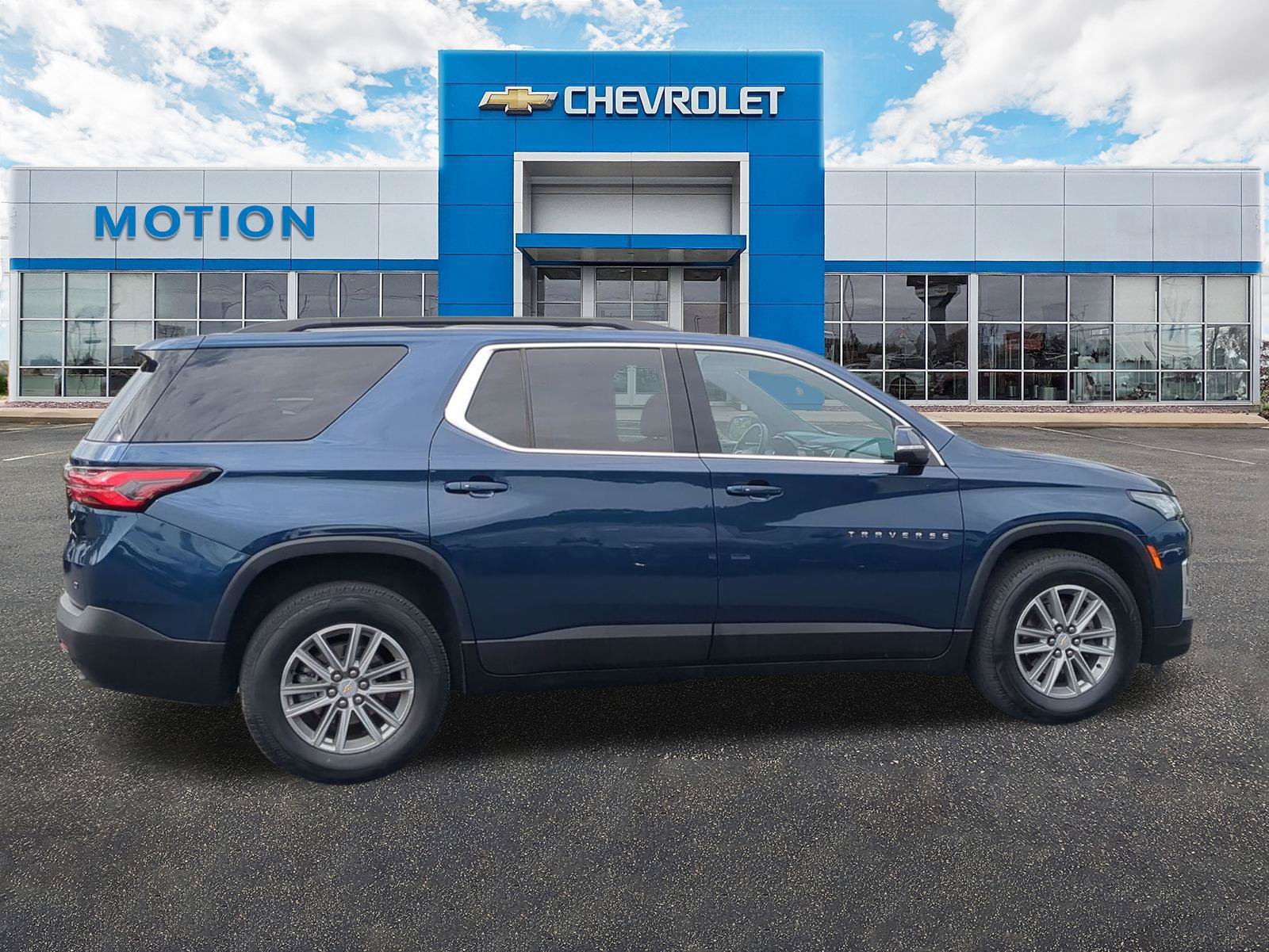 Used 2023 Chevrolet Traverse LT Cloth SUV
