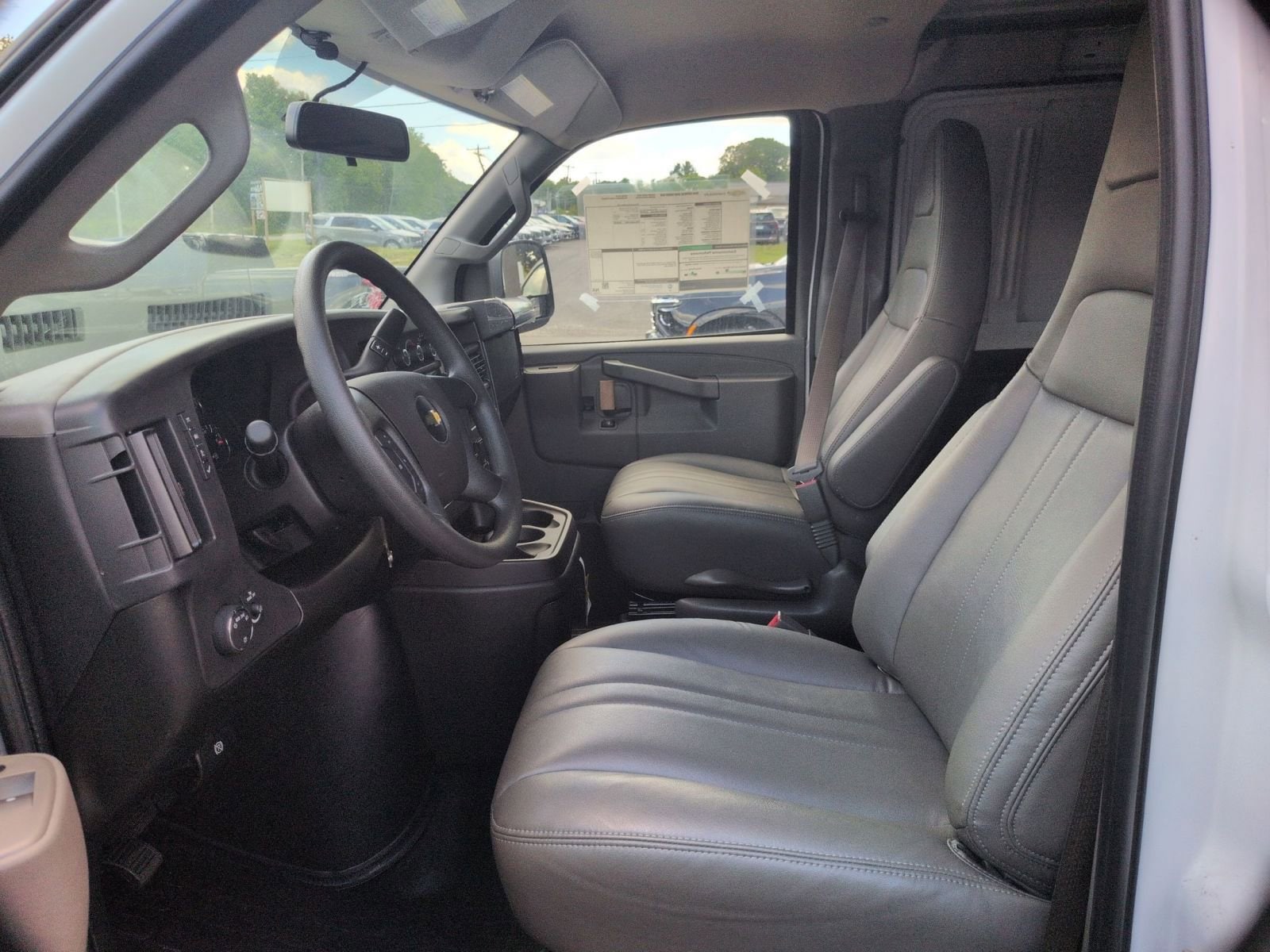 2025 Chevrolet Express Cargo Work Van - Photo 10