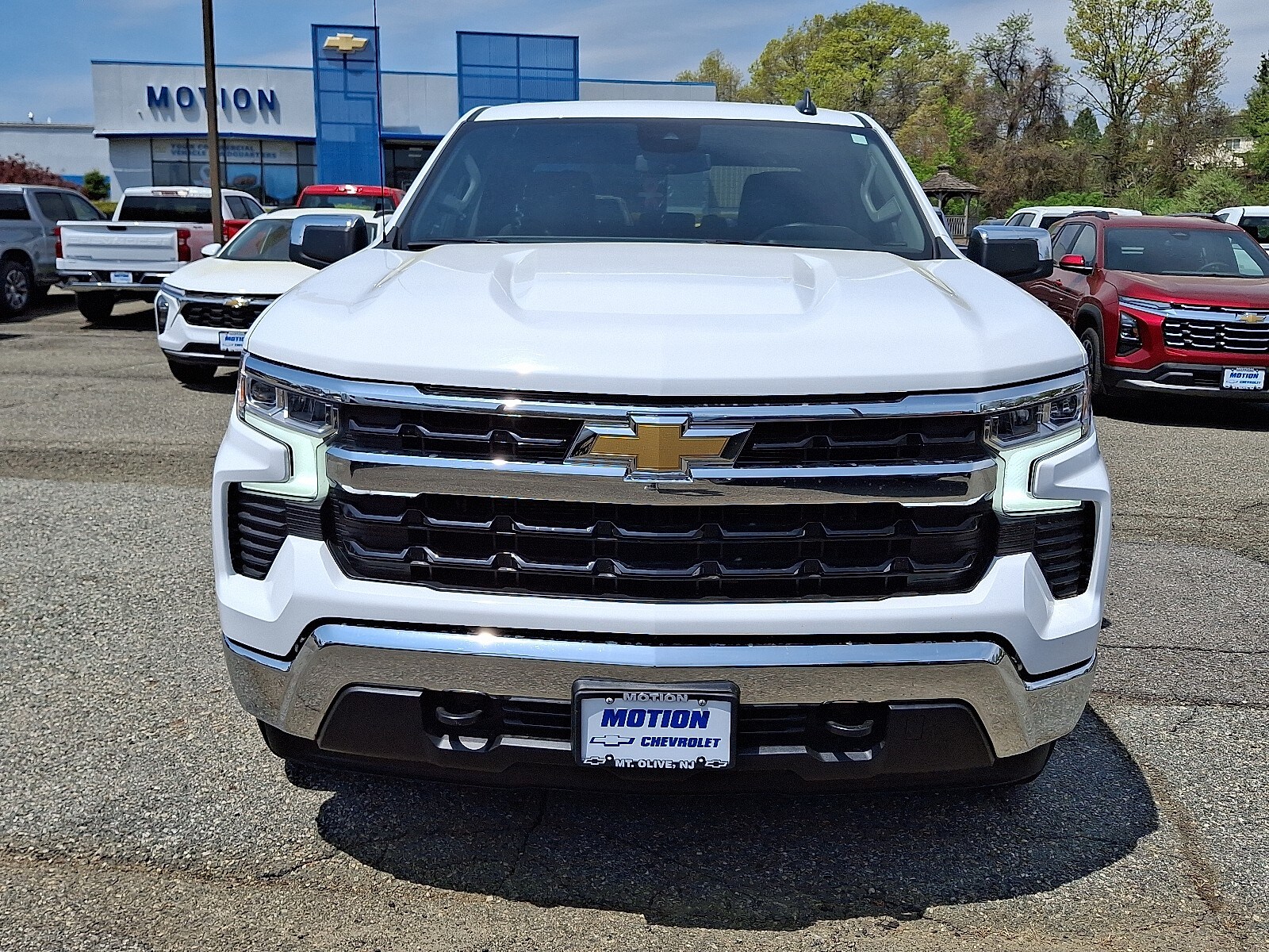 2025 Chevrolet Silverado 1500 LT photo 2