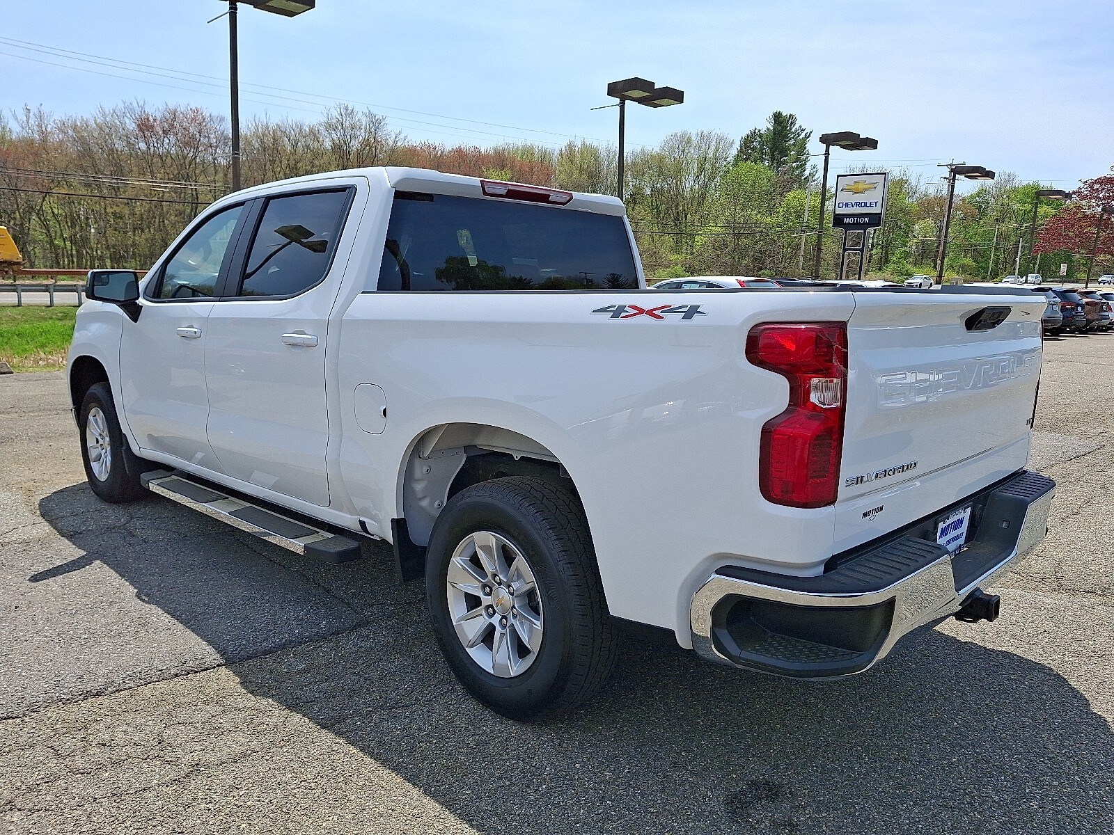2025 Chevrolet Silverado 1500 LT photo 4
