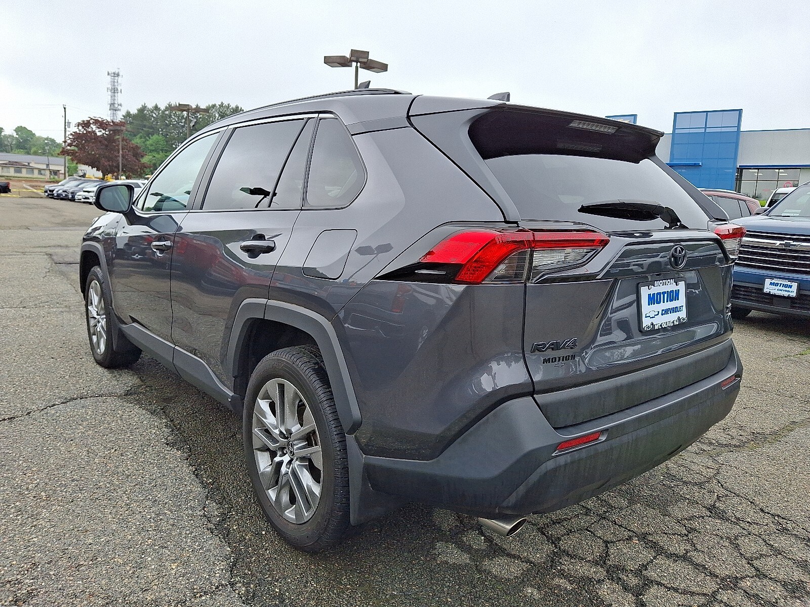 2022 Toyota RAV4 XLE Premium photo 4