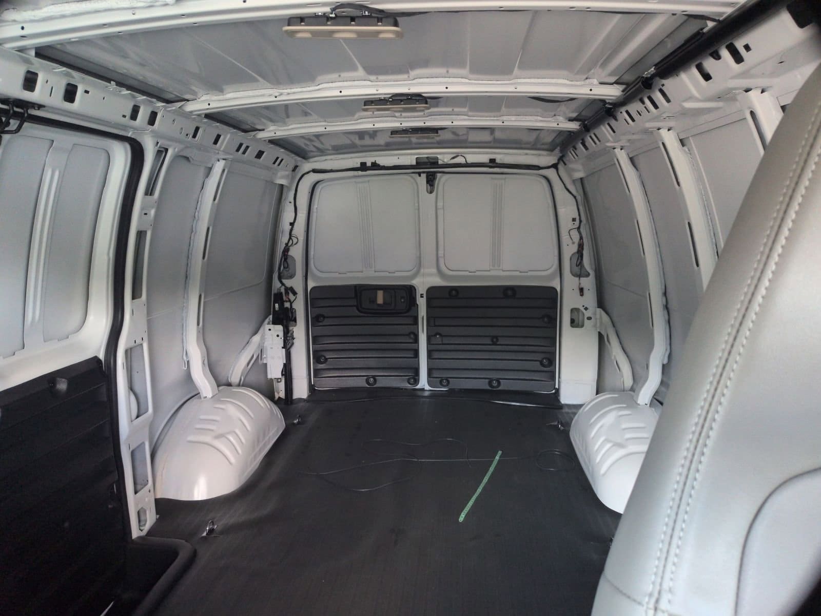 2025 Chevrolet Express Cargo Work Van - Photo 16