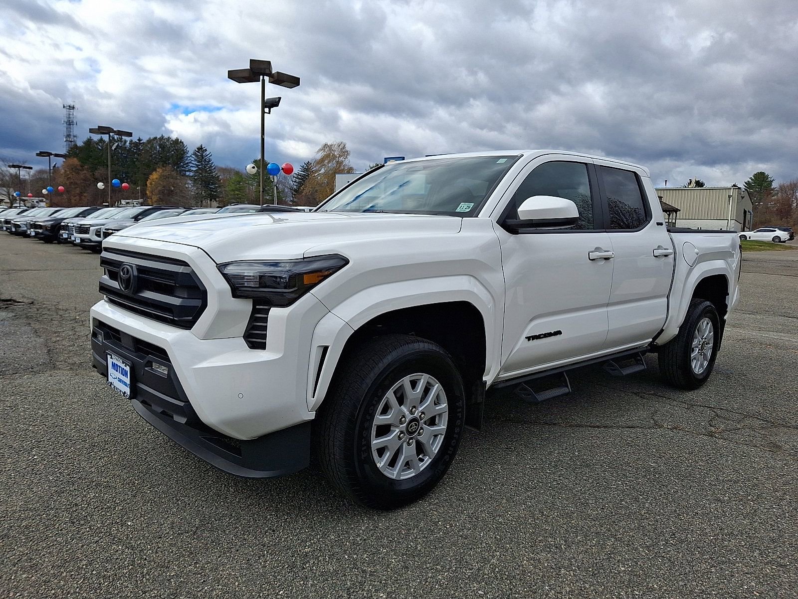 2024 Toyota Tacoma SR5 photo 3