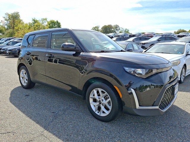 2023 Kia Soul LX photo 3