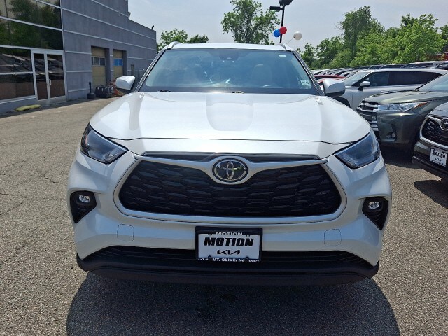 2022 Toyota Highlander XLE photo 2