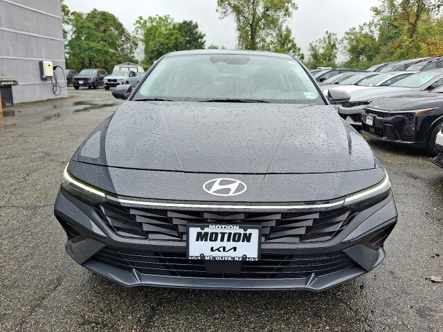 2024 Hyundai Elantra SEL Convenience photo 2