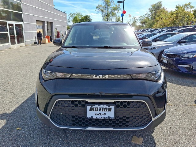2023 Kia Soul LX photo 2