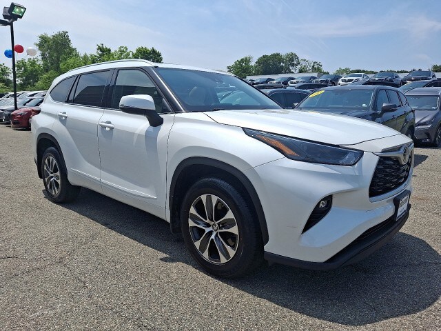 2022 Toyota Highlander XLE photo 3