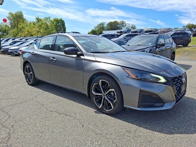 2023 Nissan Altima 2.5 SR photo 3
