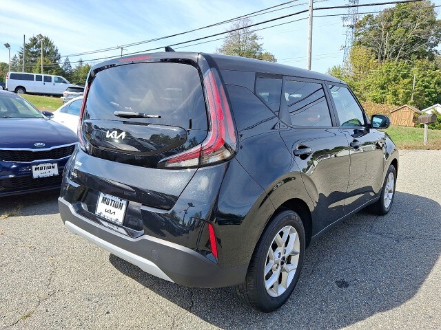 2023 Kia Soul LX photo 4