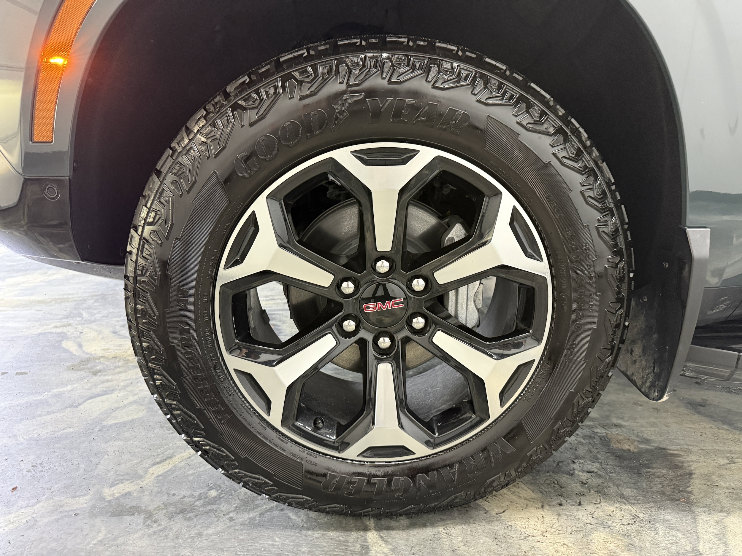 2026 GMC Yukon AT4 - Photo 35