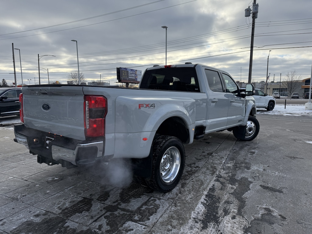 Used 2025 Ford Super Duty F-450 DRW LARIAT Truck Crew Cab