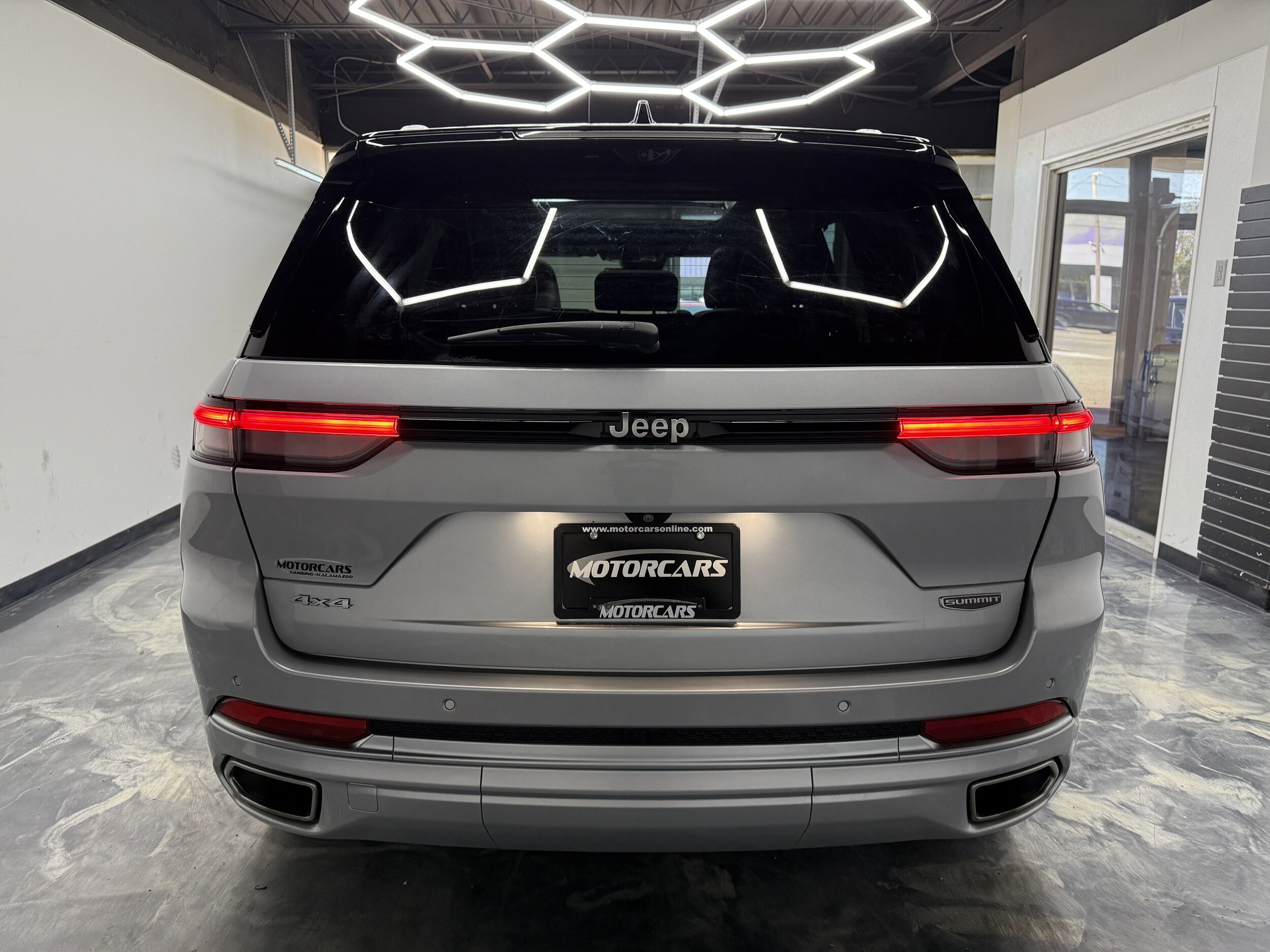2022 Jeep Grand Cherokee Summit Reserve photo 4