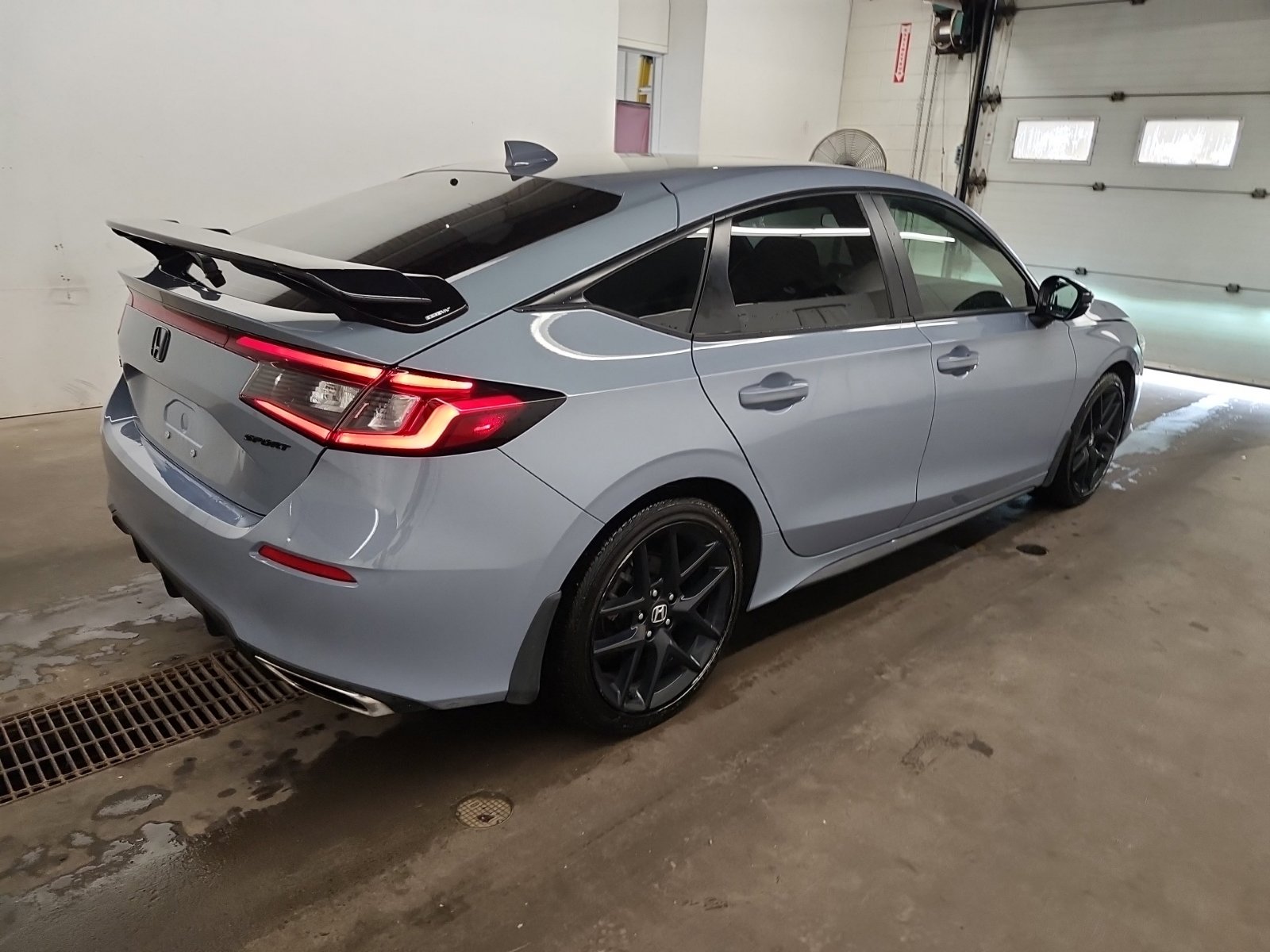 2024 Honda Civic Hatchback Sport Touring photo 3