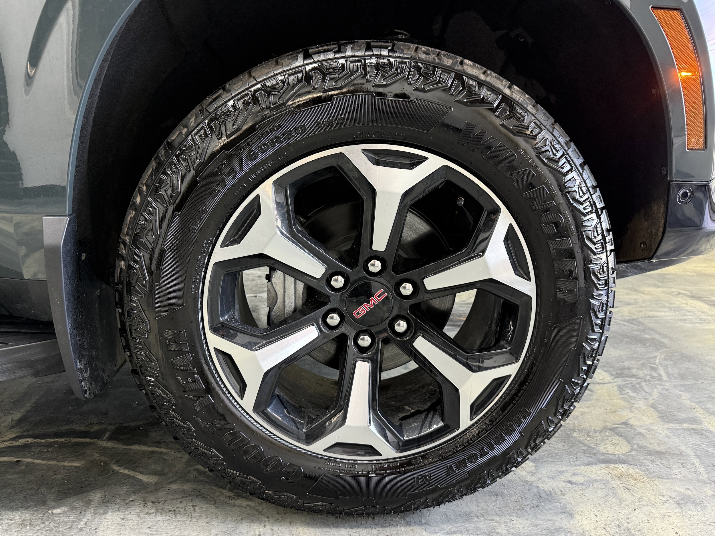 2026 GMC Yukon AT4 - Photo 38