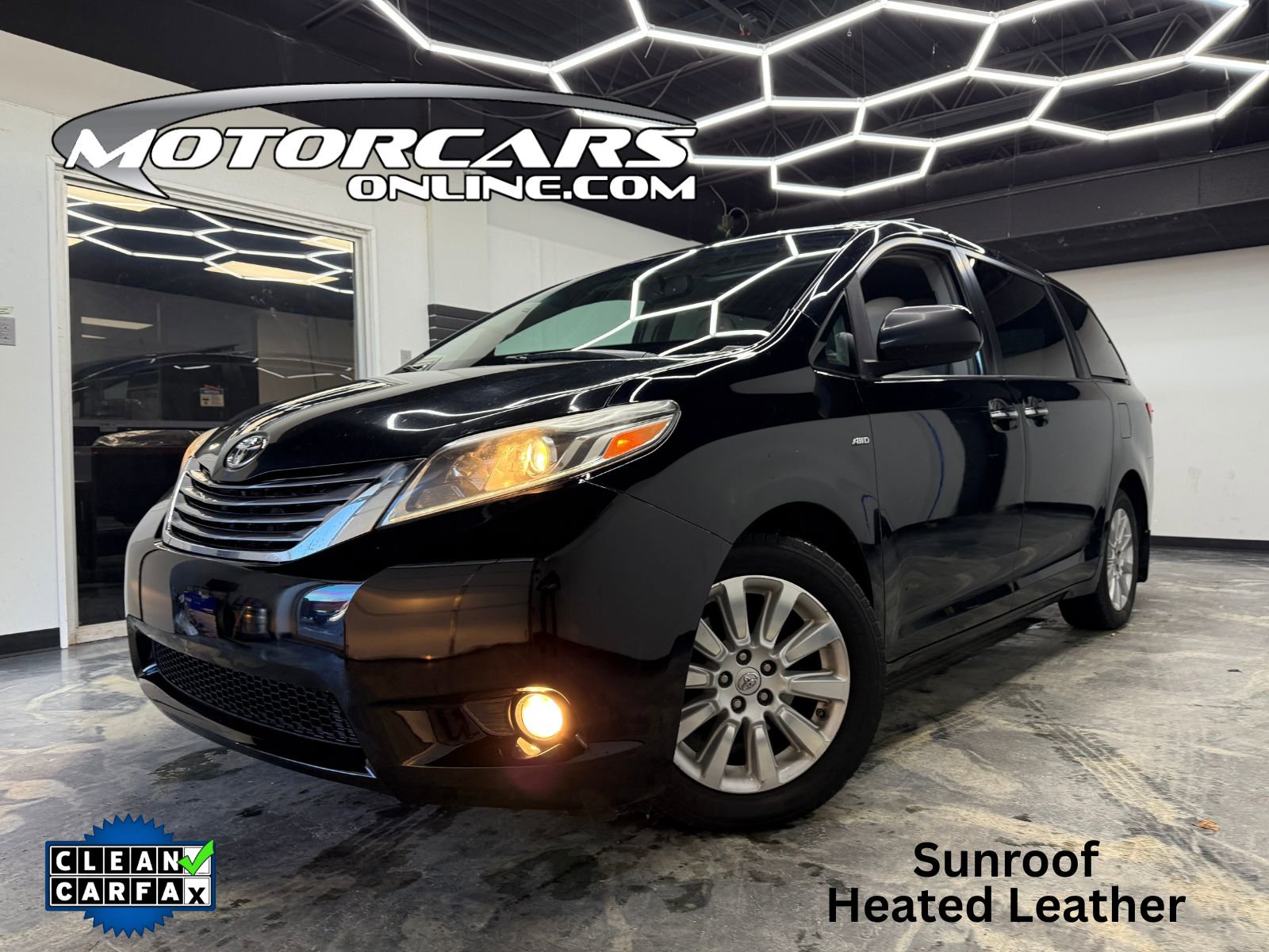 2016 Toyota Sienna XLE's photo