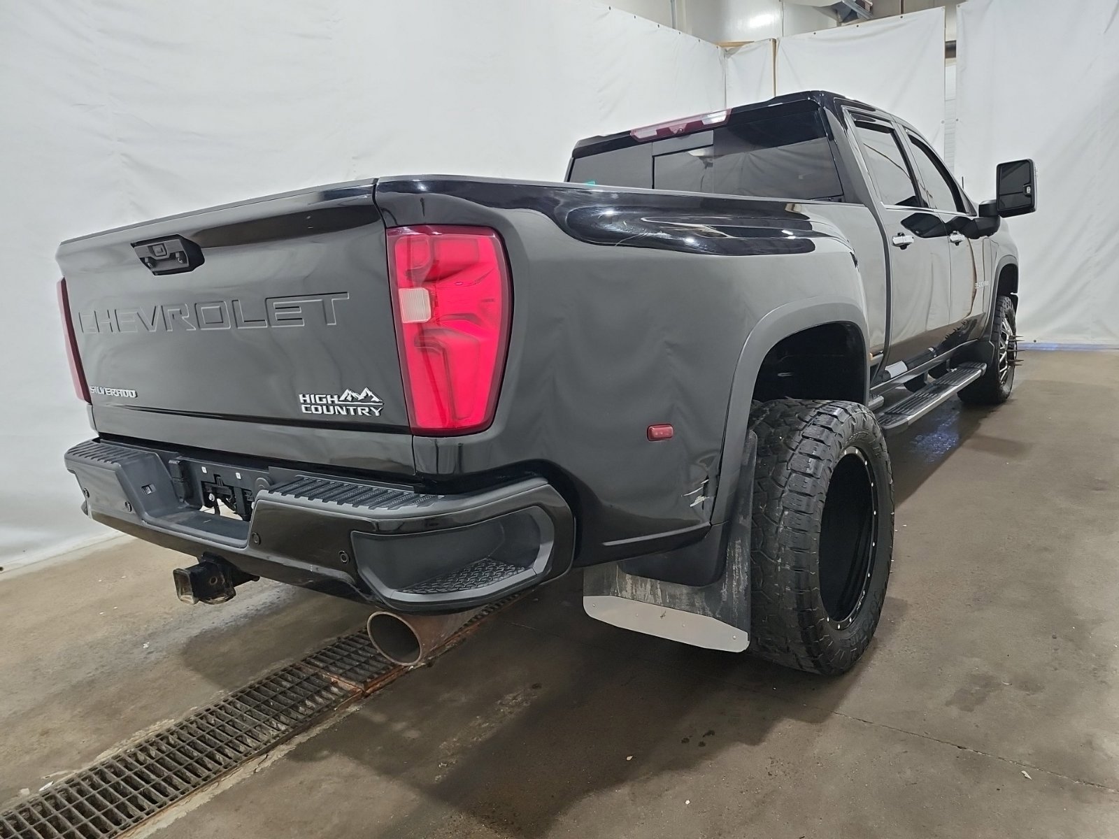 2020 Chevrolet Silverado 3500HD High Country photo 2