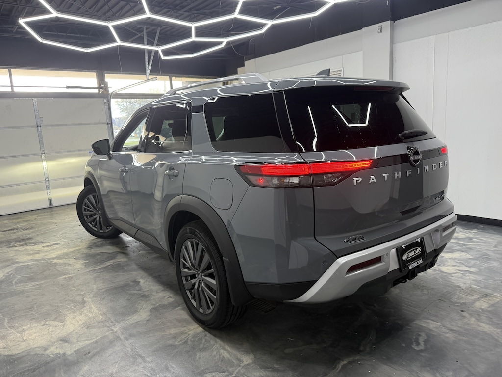 Used 2023 Nissan Pathfinder SL SUV