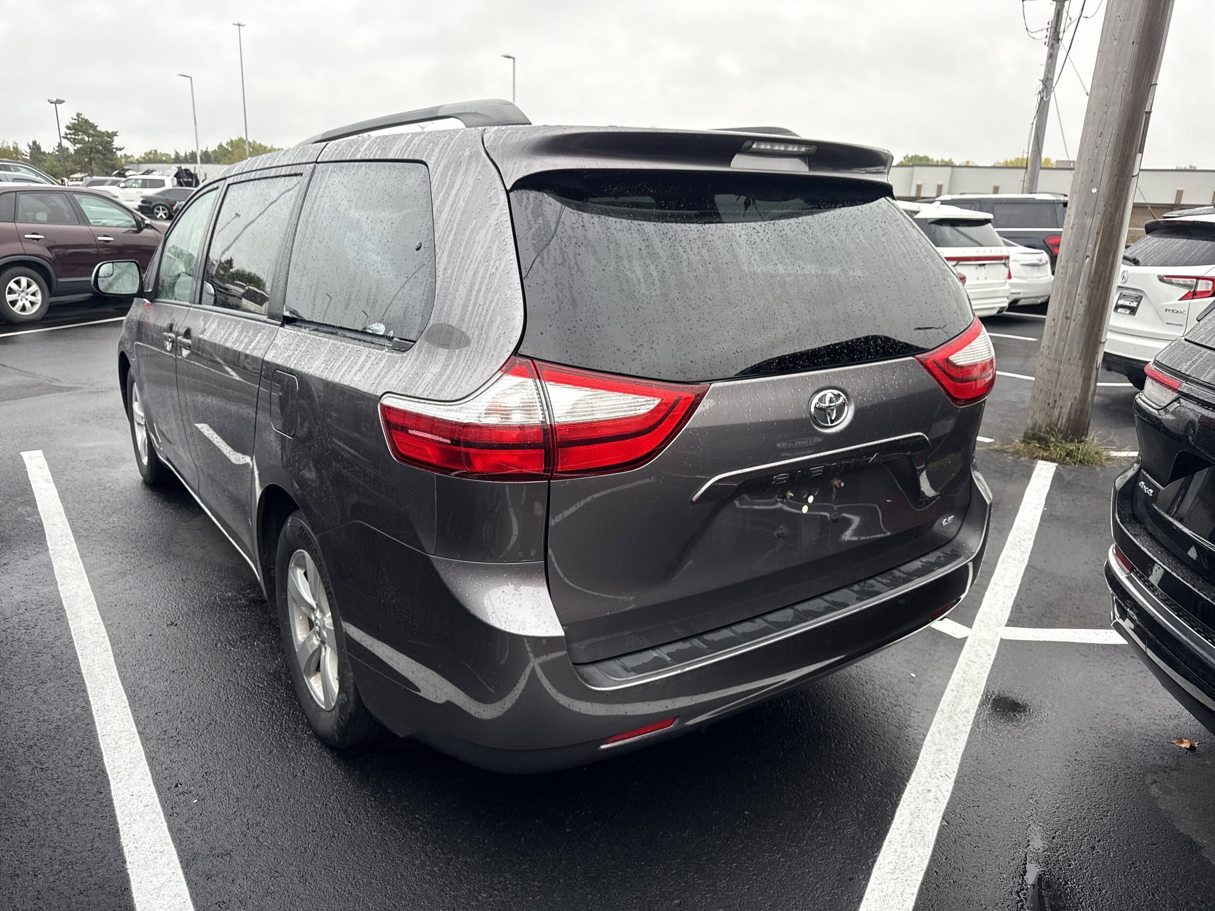 2015 Toyota Sienna LE photo 3