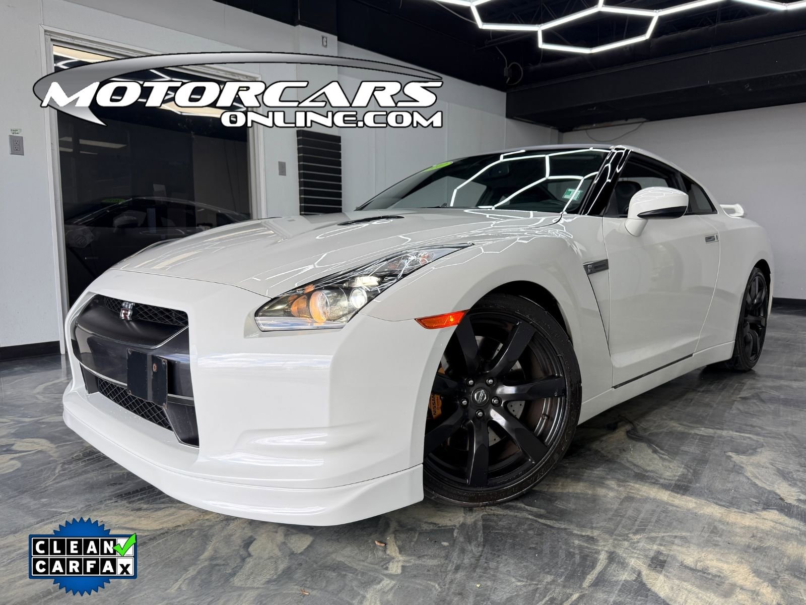 2010 Nissan GT-R GT-R Premium's photo