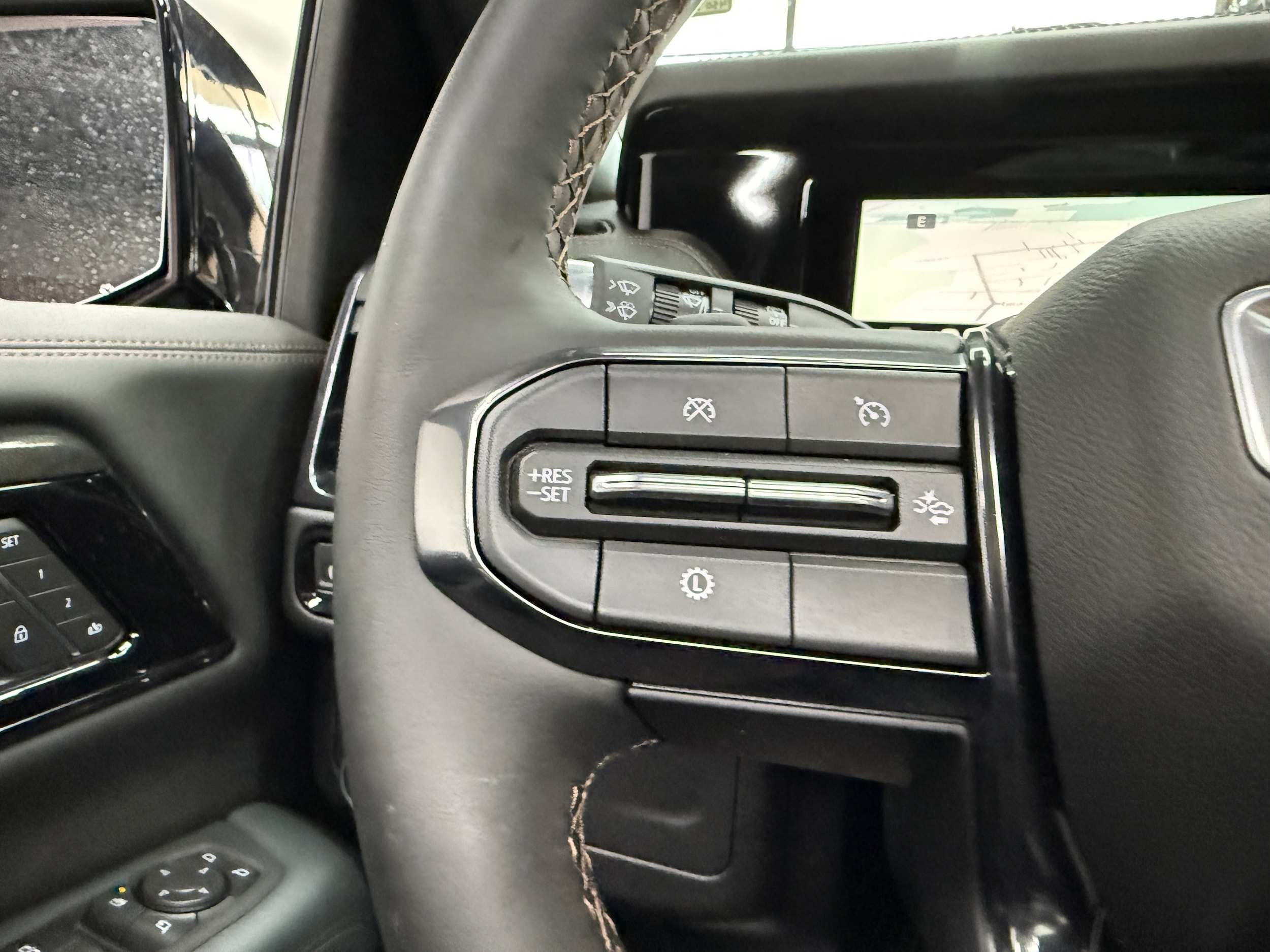 2026 GMC Yukon AT4 - Photo 10