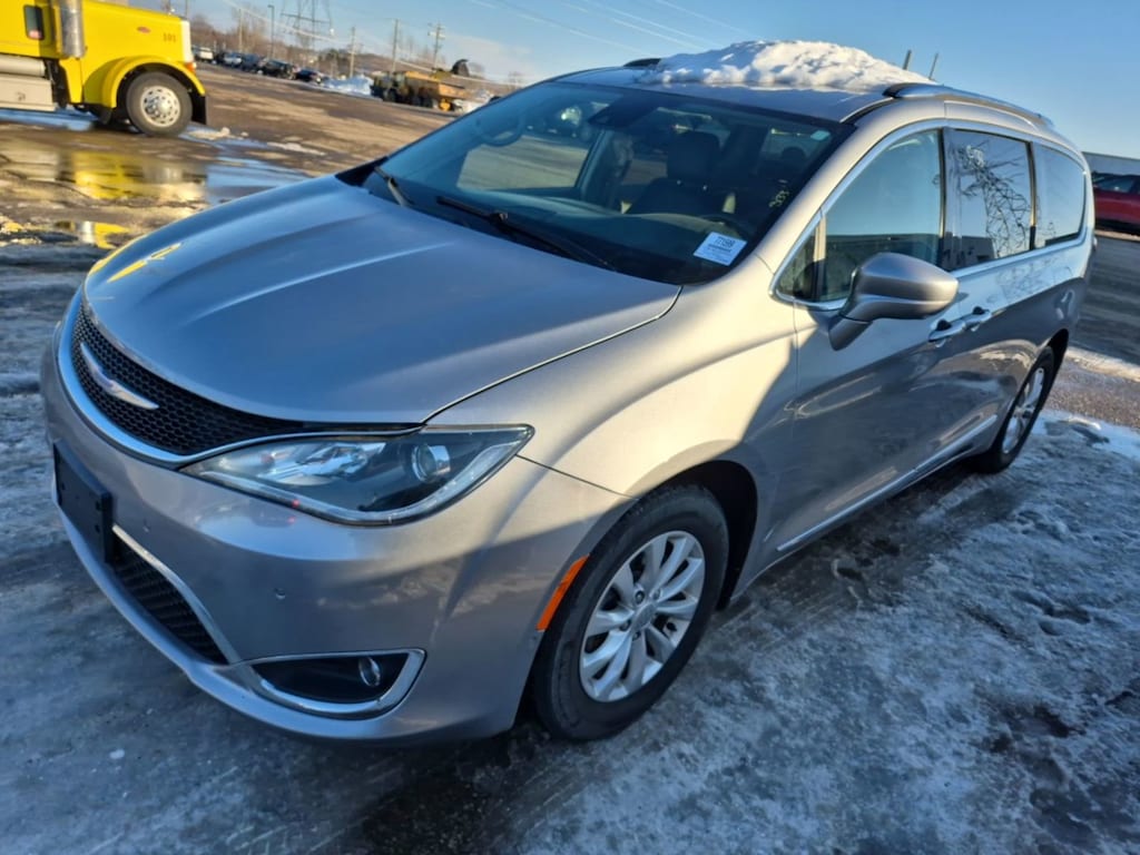 Used 2018 Chrysler Pacifica Touring L Van