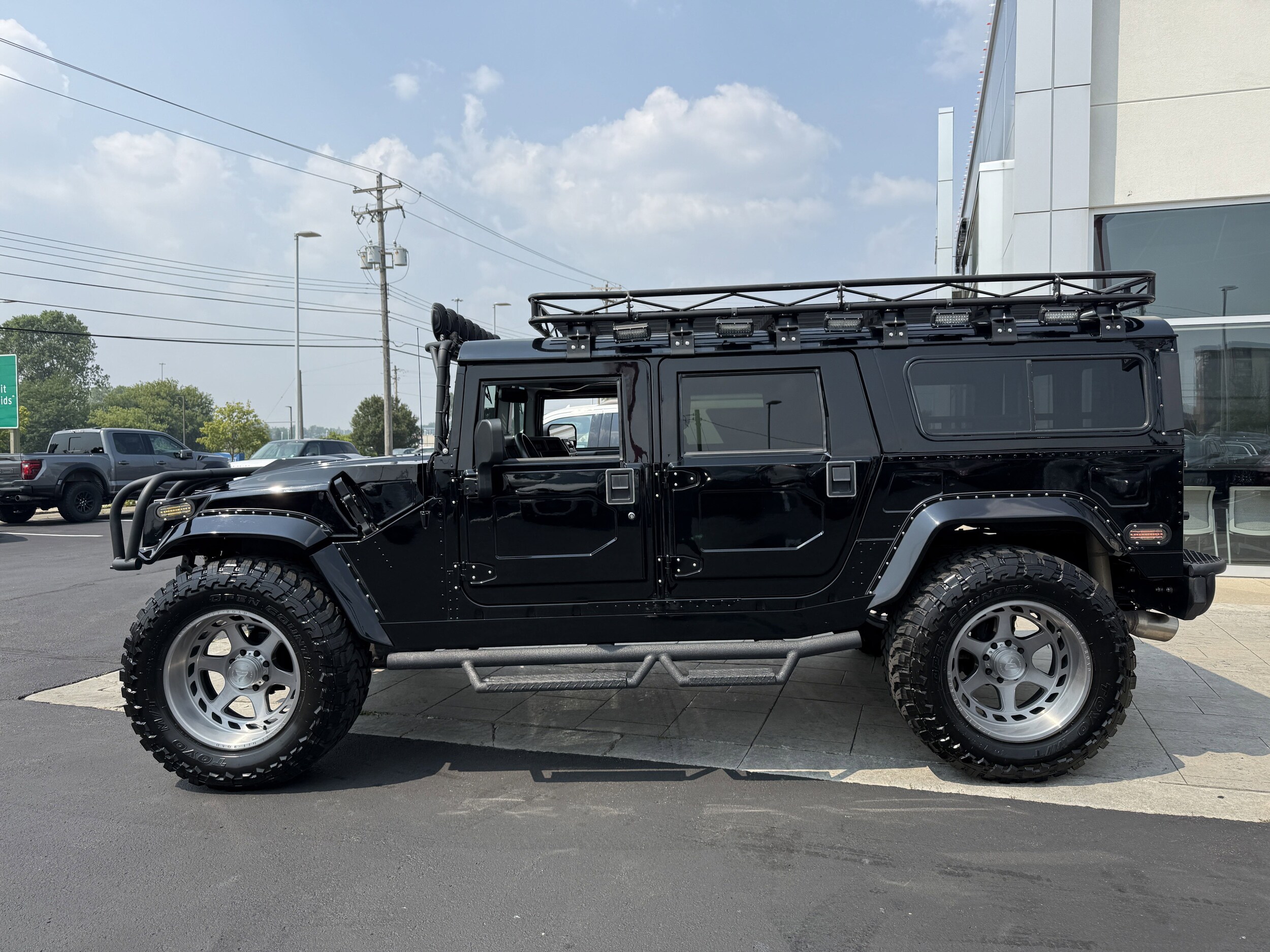 2001 Hummer H1 1 1/4 ton photo 2