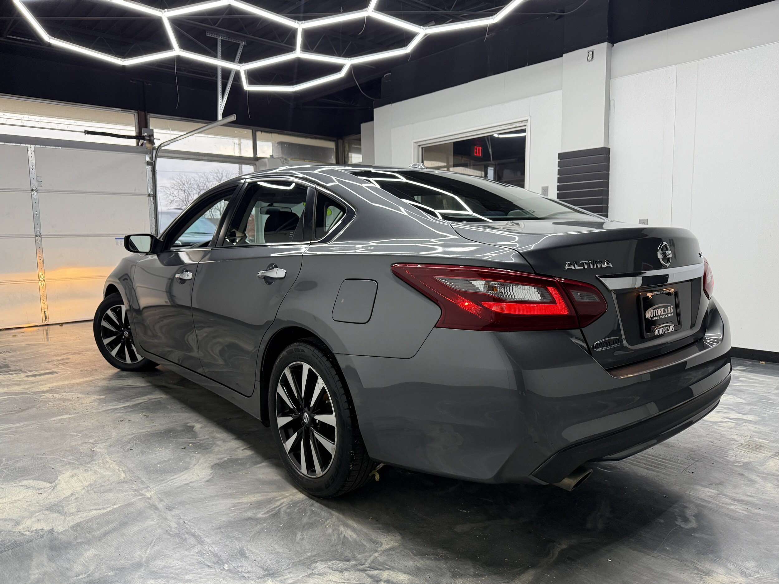 2018 Nissan Altima 2.5 SV photo 2