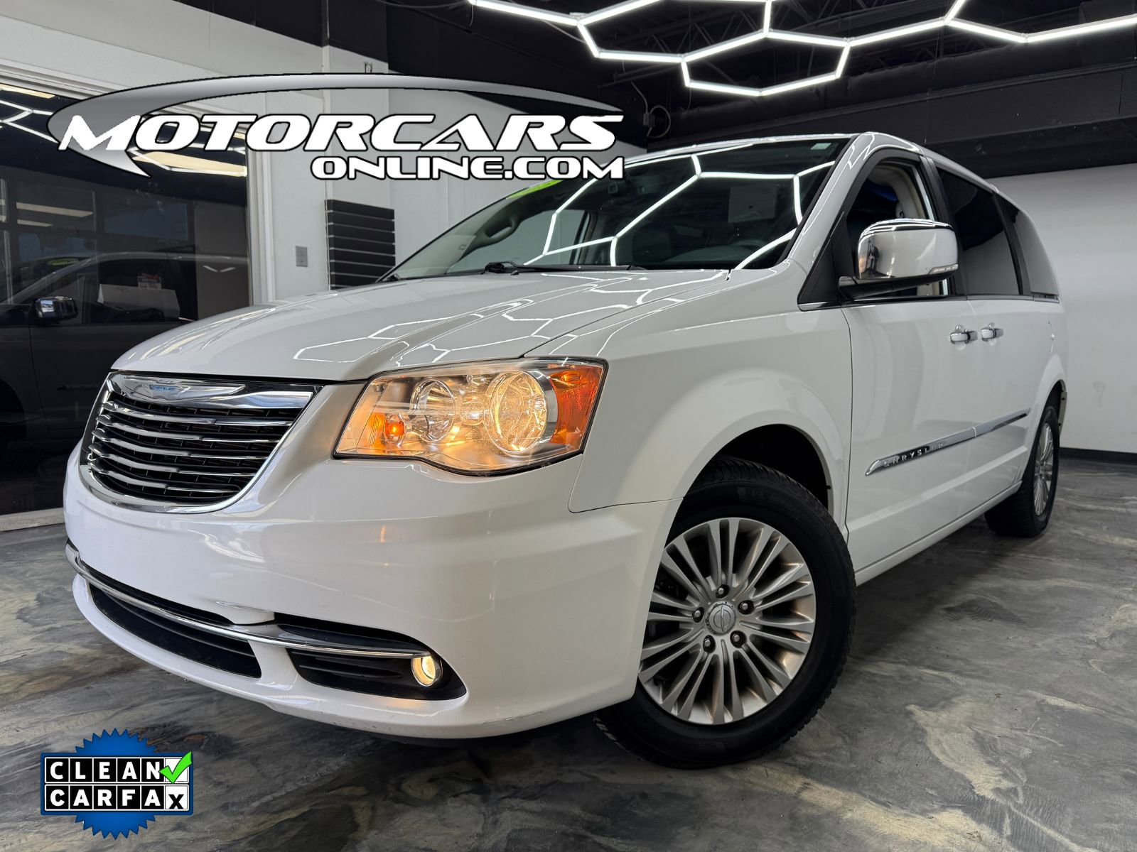 2015 Chrysler Town & Country Touring-L