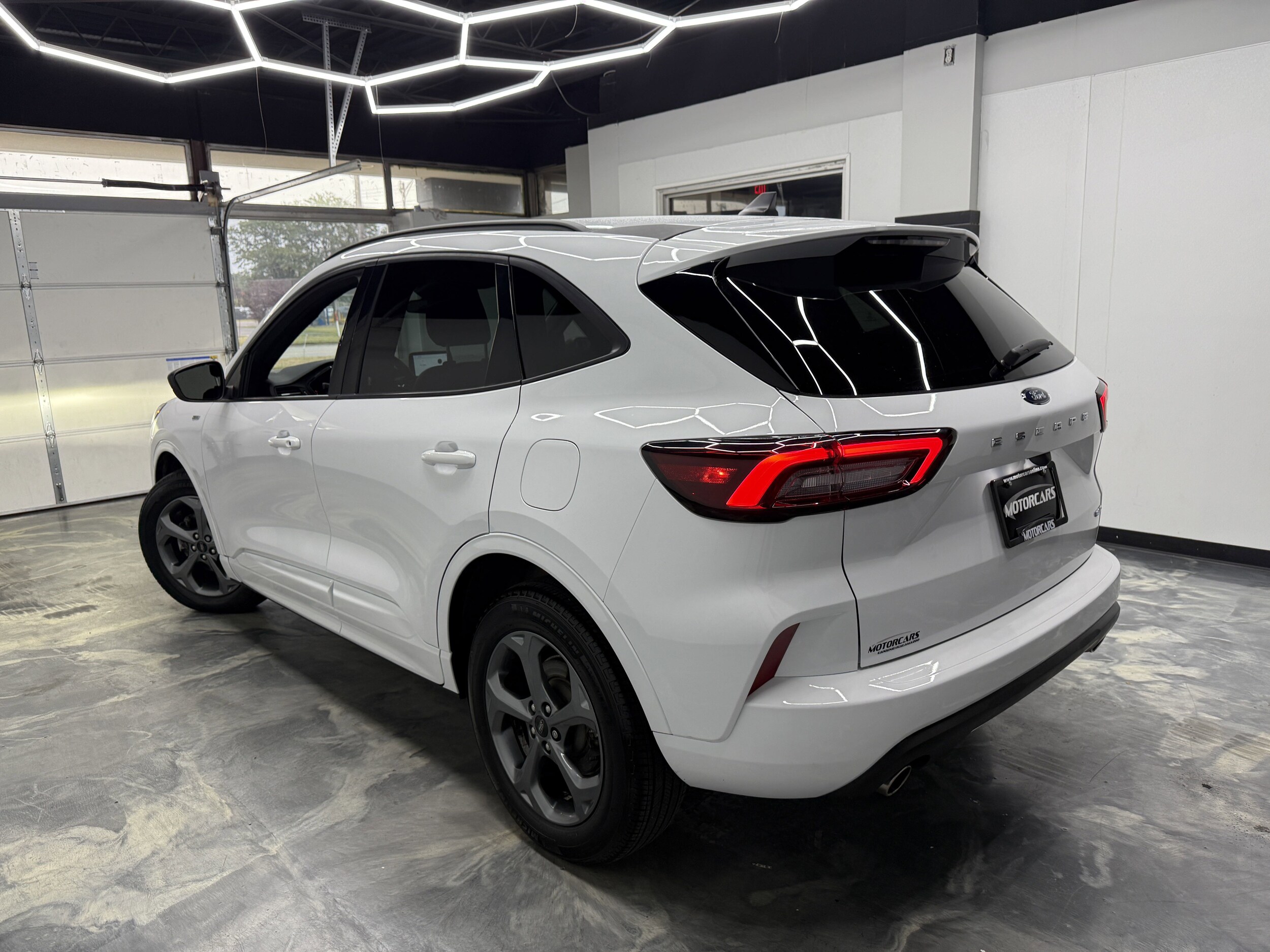 2023 Ford Escape ST-Line photo 2