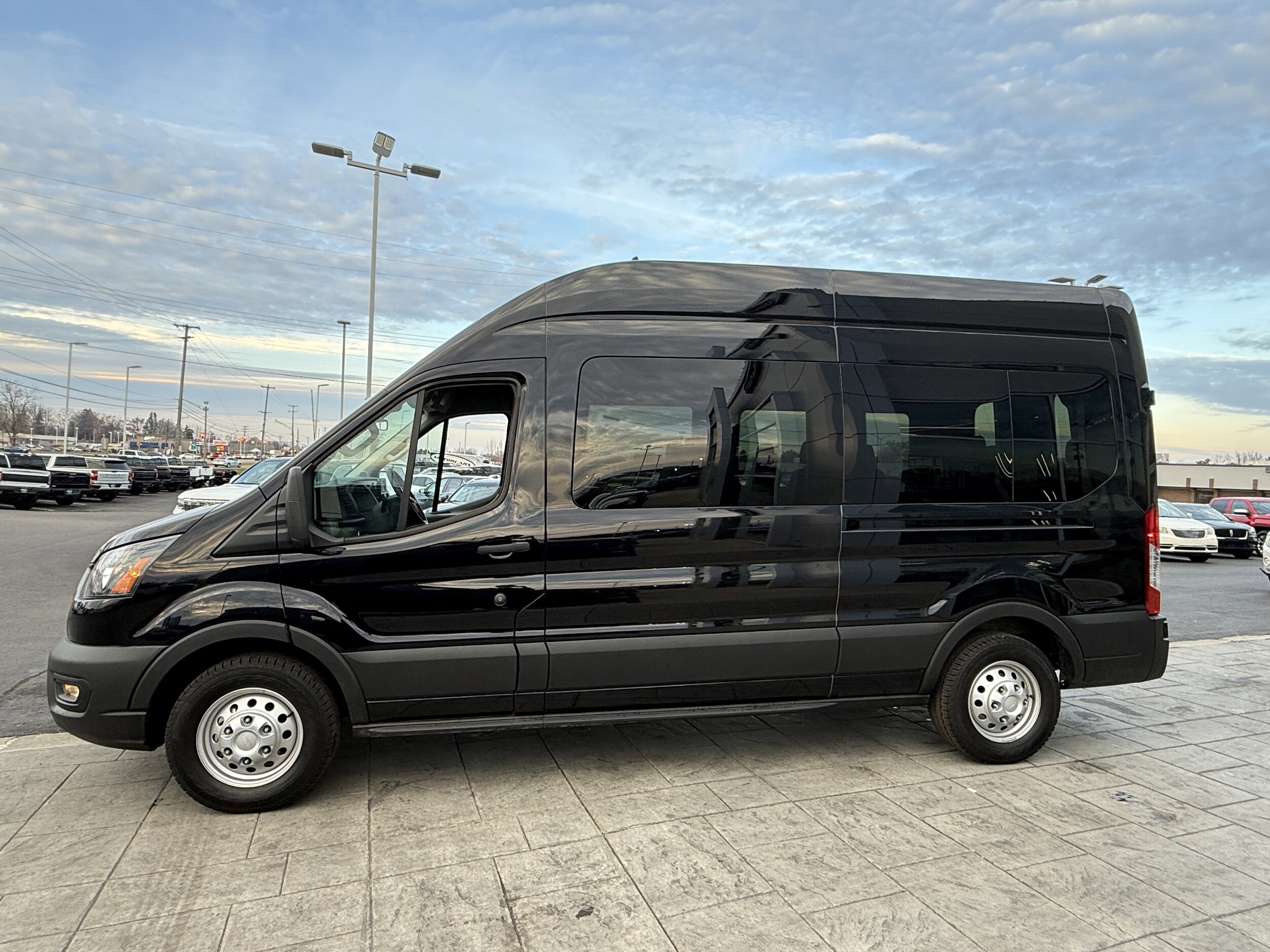 2024 Ford Transit Passenger XLT photo 3