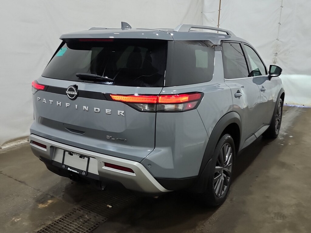 Used 2023 Nissan Pathfinder SL SUV