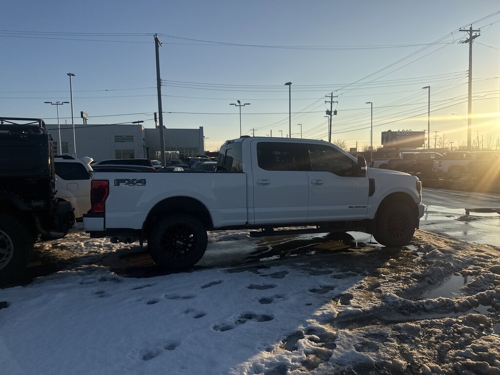 Used 2022 Ford Super Duty F-250 SRW LARIAT Truck Crew Cab