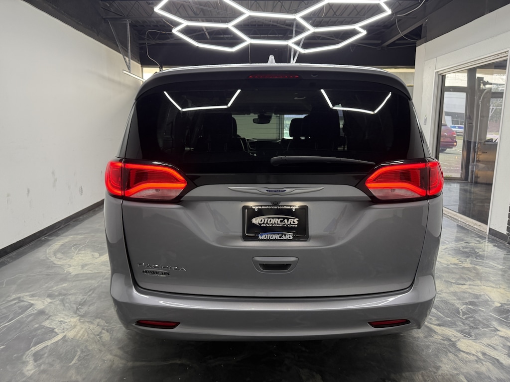Used 2018 Chrysler Pacifica Touring L Van