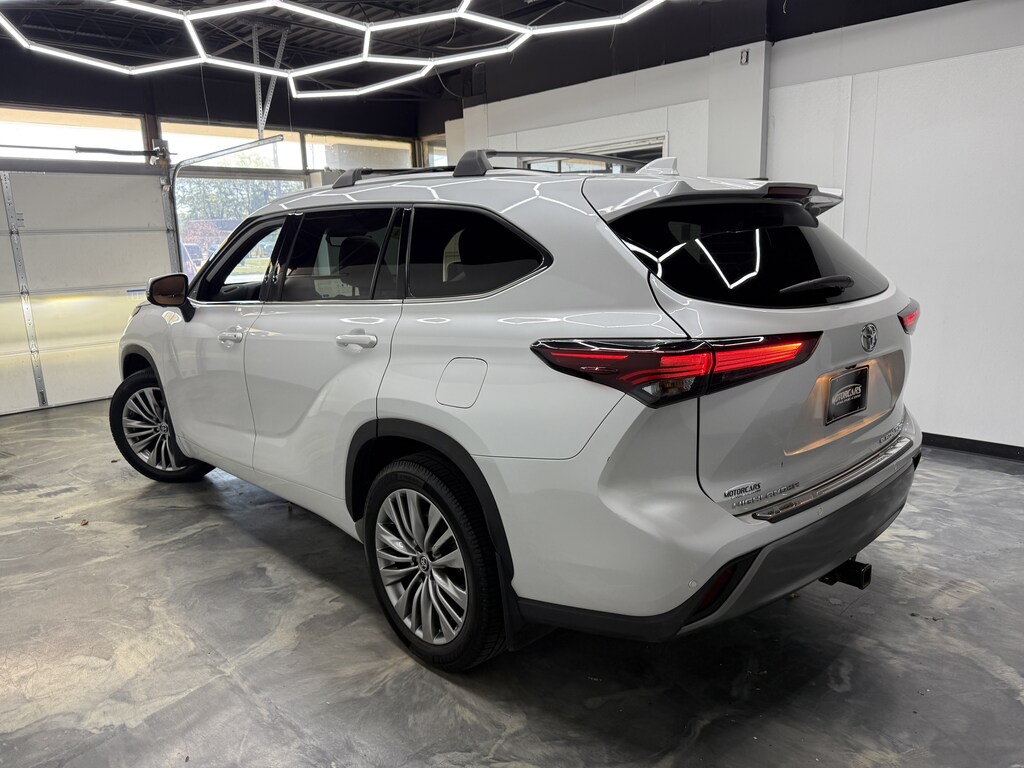 Used 2024 Toyota Highlander Platinum SUV