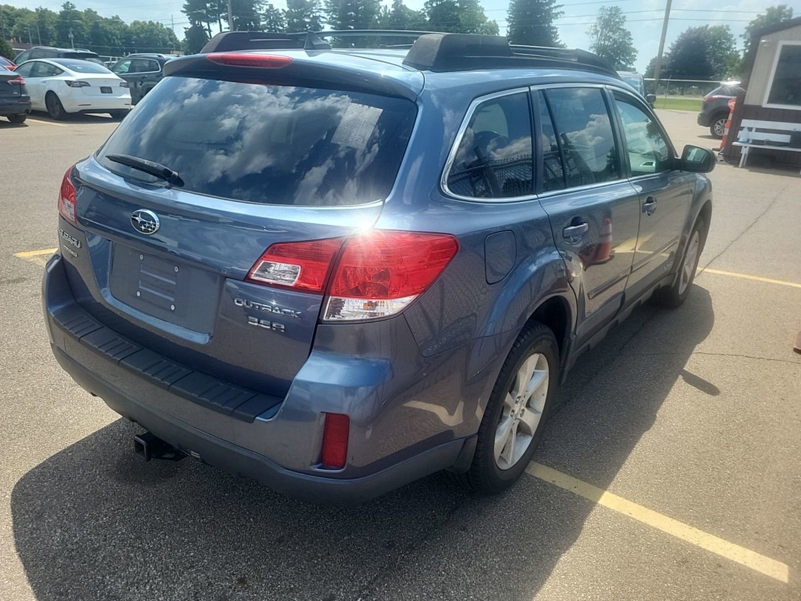 2013 Subaru Outback 3.6R Limited photo 3