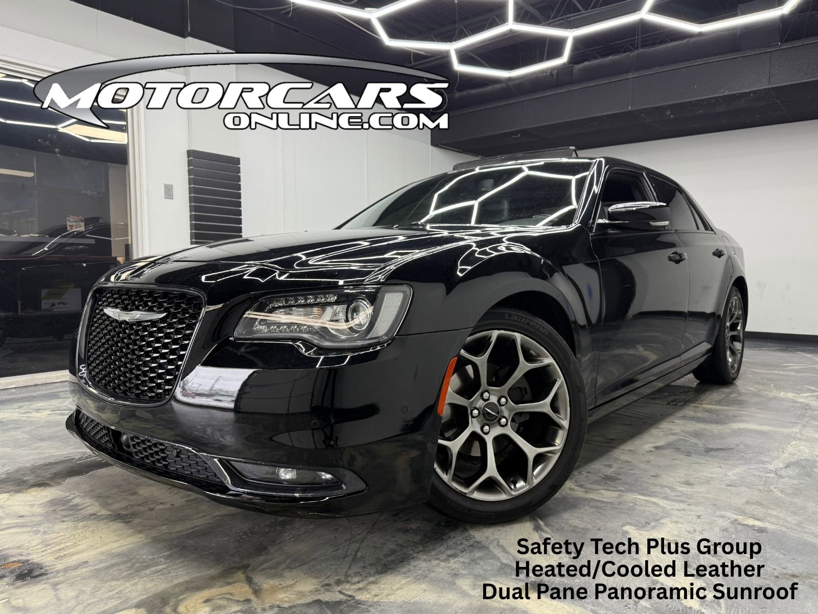 2018 Chrysler 300 S's photo
