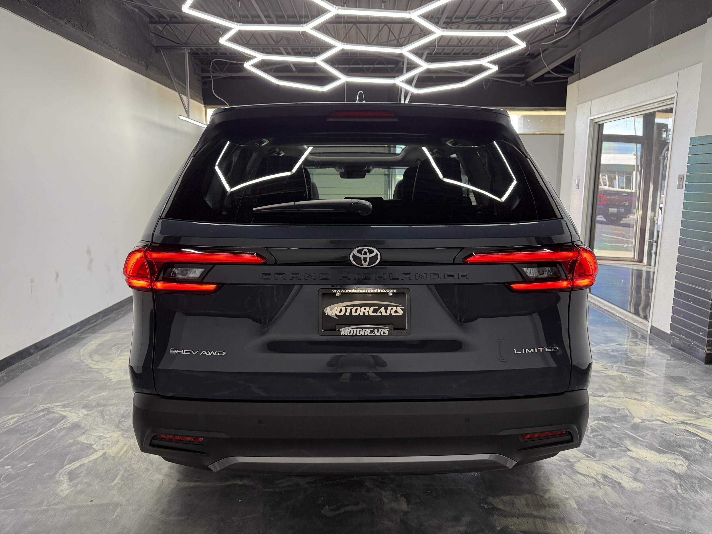 2024 Toyota Highlander Hybrid Limited photo 3