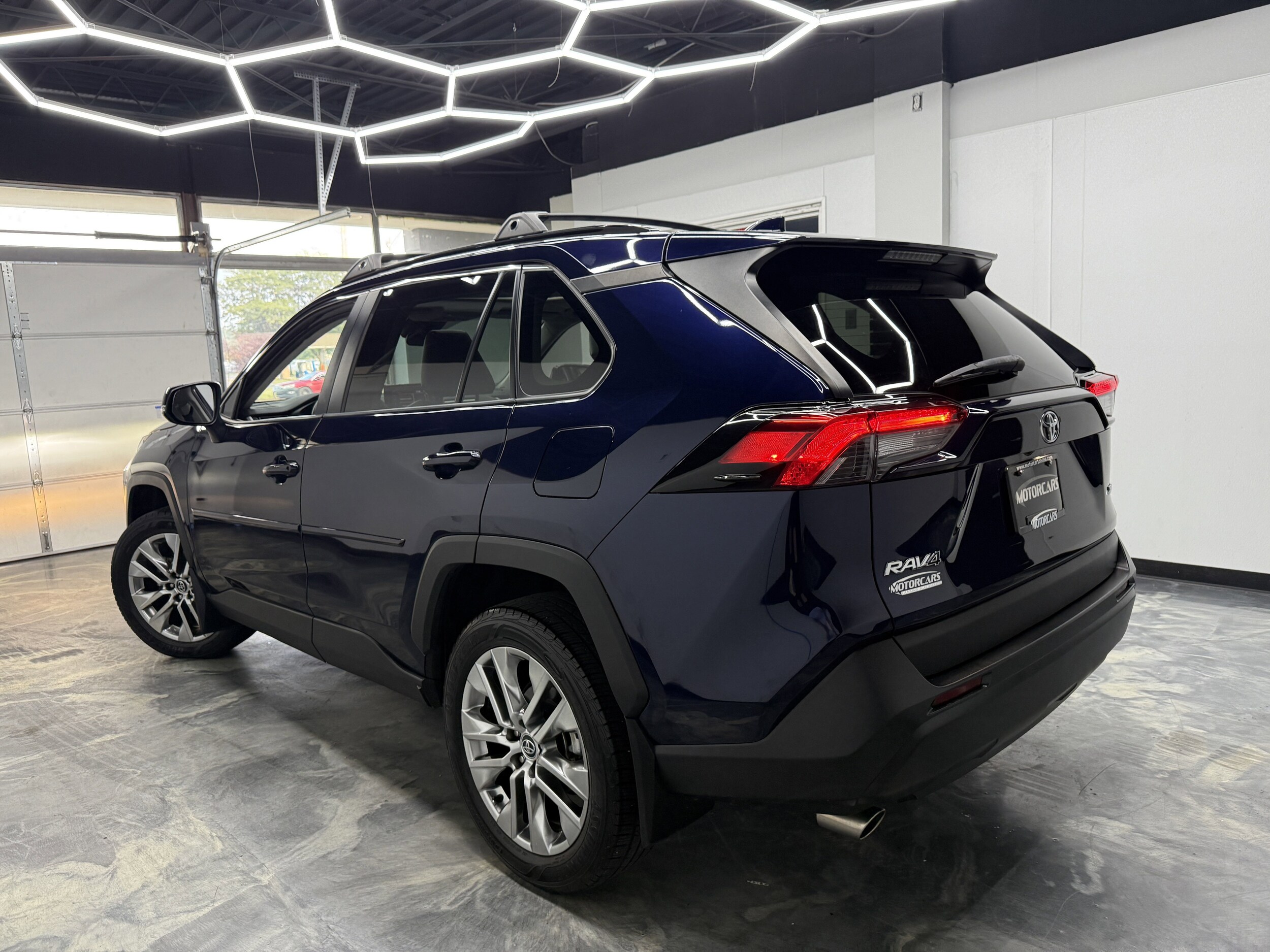 2021 Toyota RAV4 XLE Premium photo 2